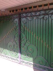 ворота для частного дома . с элементами ковки в отличном состоянии про